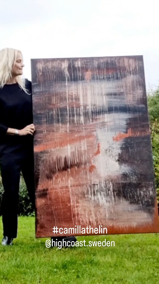 Offentlig Utställning på Lasarettsgatan 9.
Nu hittar du delar av mina verk ovanför Hotell Stats Entre. I tre stora skyltfönster ut mot vägen.
#Artist
#designer
#konstnär
#inredare
#frilufsliv
#färgochform
#högakusten
#cdesign
#camillathelin