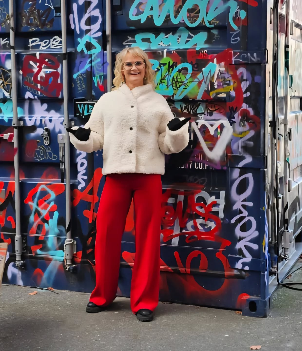 Äntligen fredag och det blev klart med lokalen....
Såååå glad att få en egen lite studio.
Nu ska det bara småfixas till. ♡♡♡♡♡