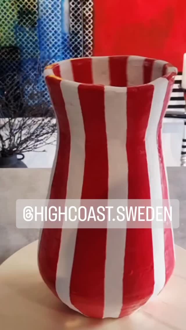 Lite små justeringar kvar.....men nu är den framme på köksön.
#camillathelin
#konstnär
#designer
#artist
#färgochform
#högakusten
#kreatör