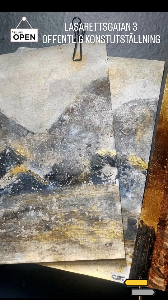 Visste ni att jag har en pågåeende offentlig konstutställning året runt. ? Den är på Lasarettsgatan 3 ovanför First Hotell Statts Entre. Tre stora skyltfönster med blandad konst. 
Tror det är över 10 år sedan jag började ha min konst där.  Idag har jag skyltat om. 
Välkommen förbi, när det passar

#art
#konstnär 
#camillathelin 
#högakusten 
#interiördesign