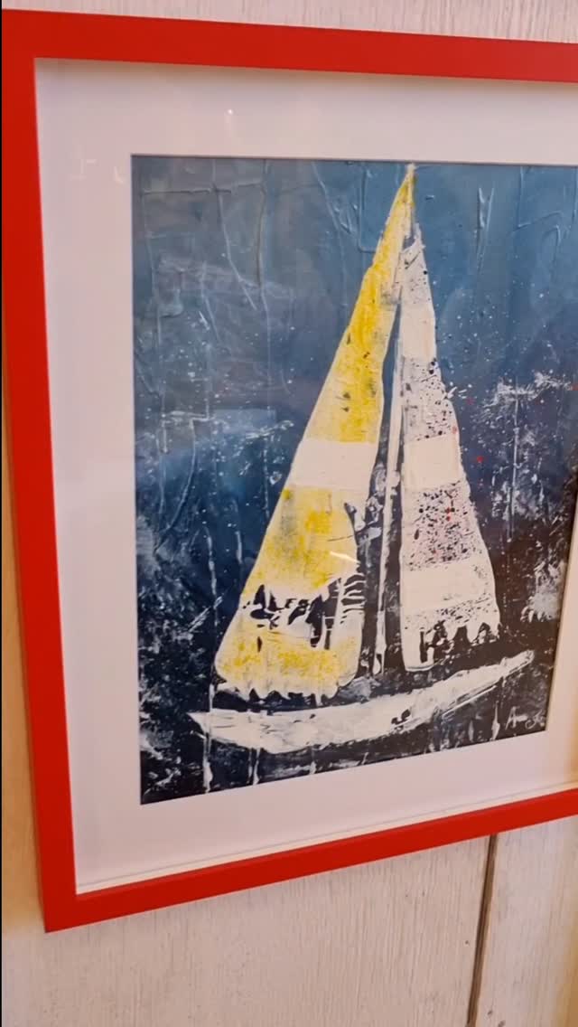 Efter en helg på vackra Ulvön förra sommaren fick jag feeling ;) att göra några färglada verk med segelbåtar. 
Bakgrunden är i lite gnistrande i olika nyanser av blått. Finns inte i webshopen ännu, men kommer att finnas på Rättargården Moliden under vecka 26. Då kommer jag att ställa ut delar av min konst där. MER INFO KOMMER....