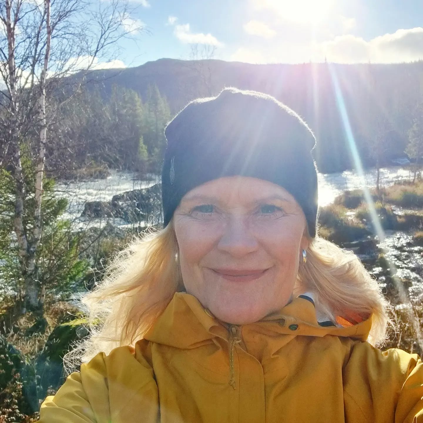 Fyllt på med energi i helgen och känner mig as pepp på kommande utställning inom kort, kort.
Han bara innanför dörren, la på lite mera färg och bläck.......
Uppdatering denna vecka kommer..
Ha en fin söndag